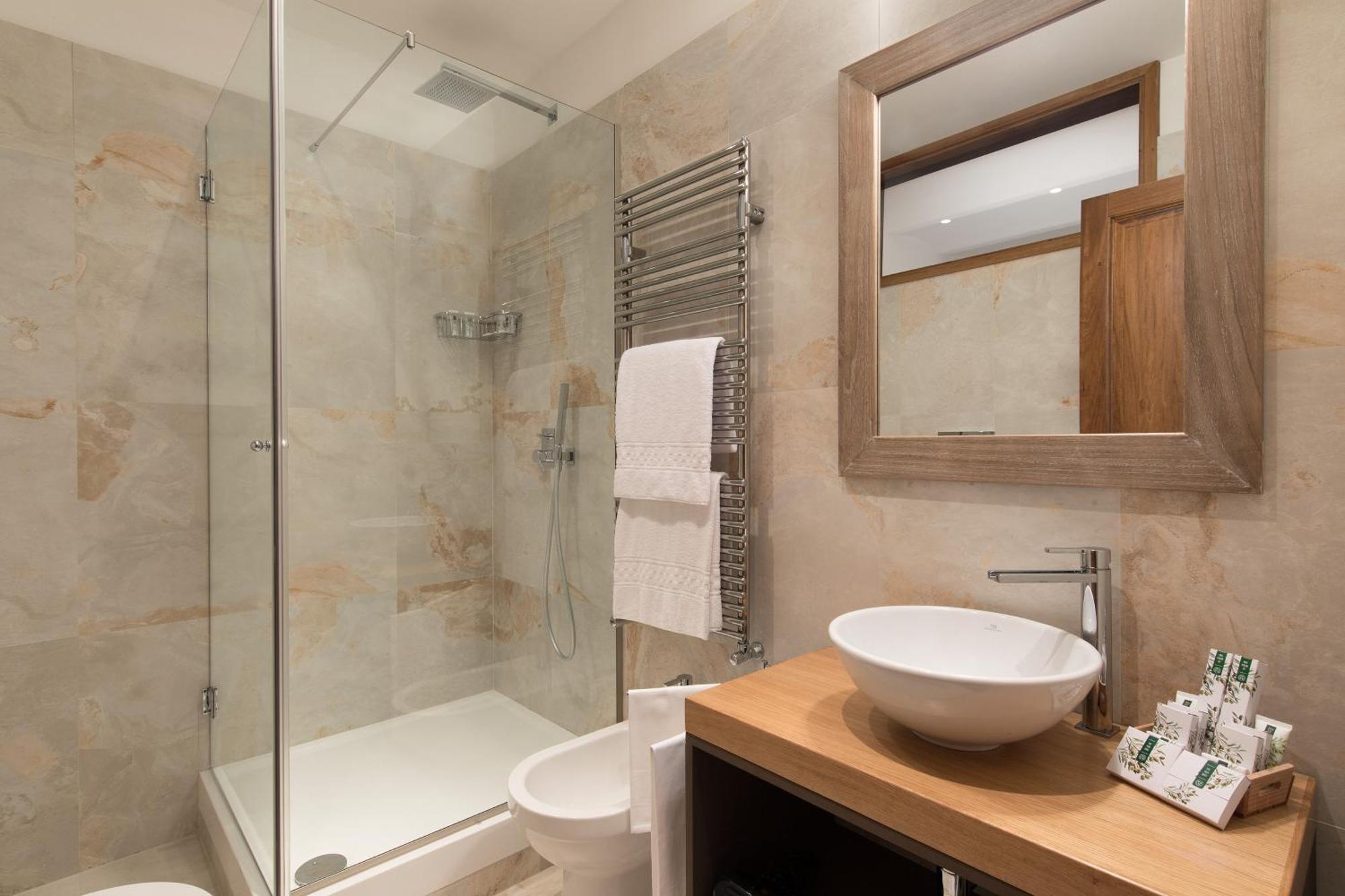 Superior Double Room,1393977182:JPEG
