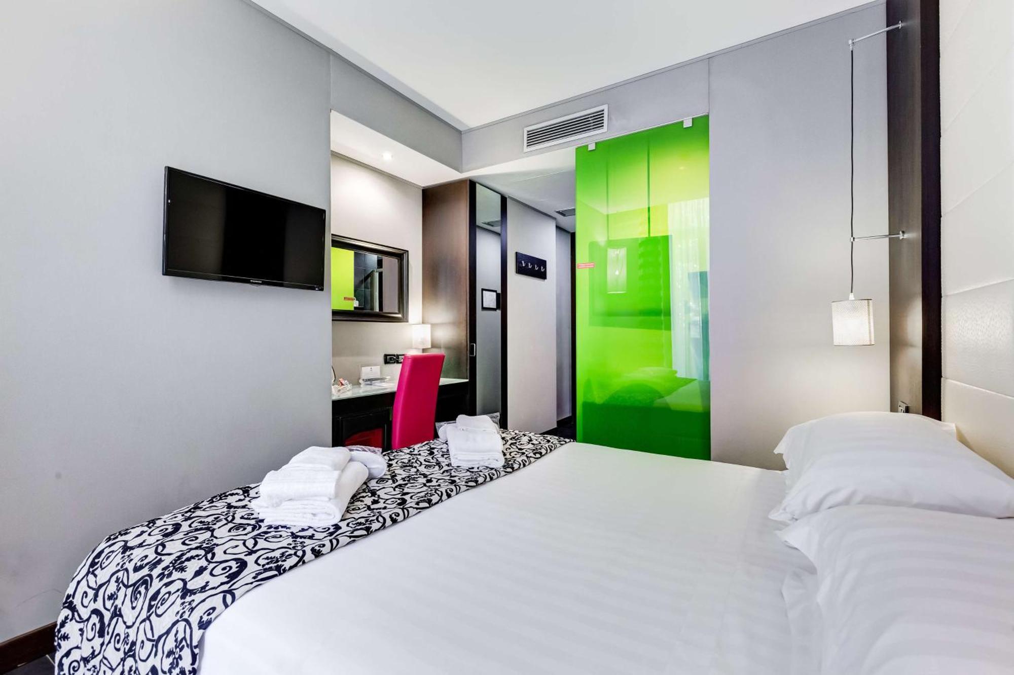 Standard Queen Room