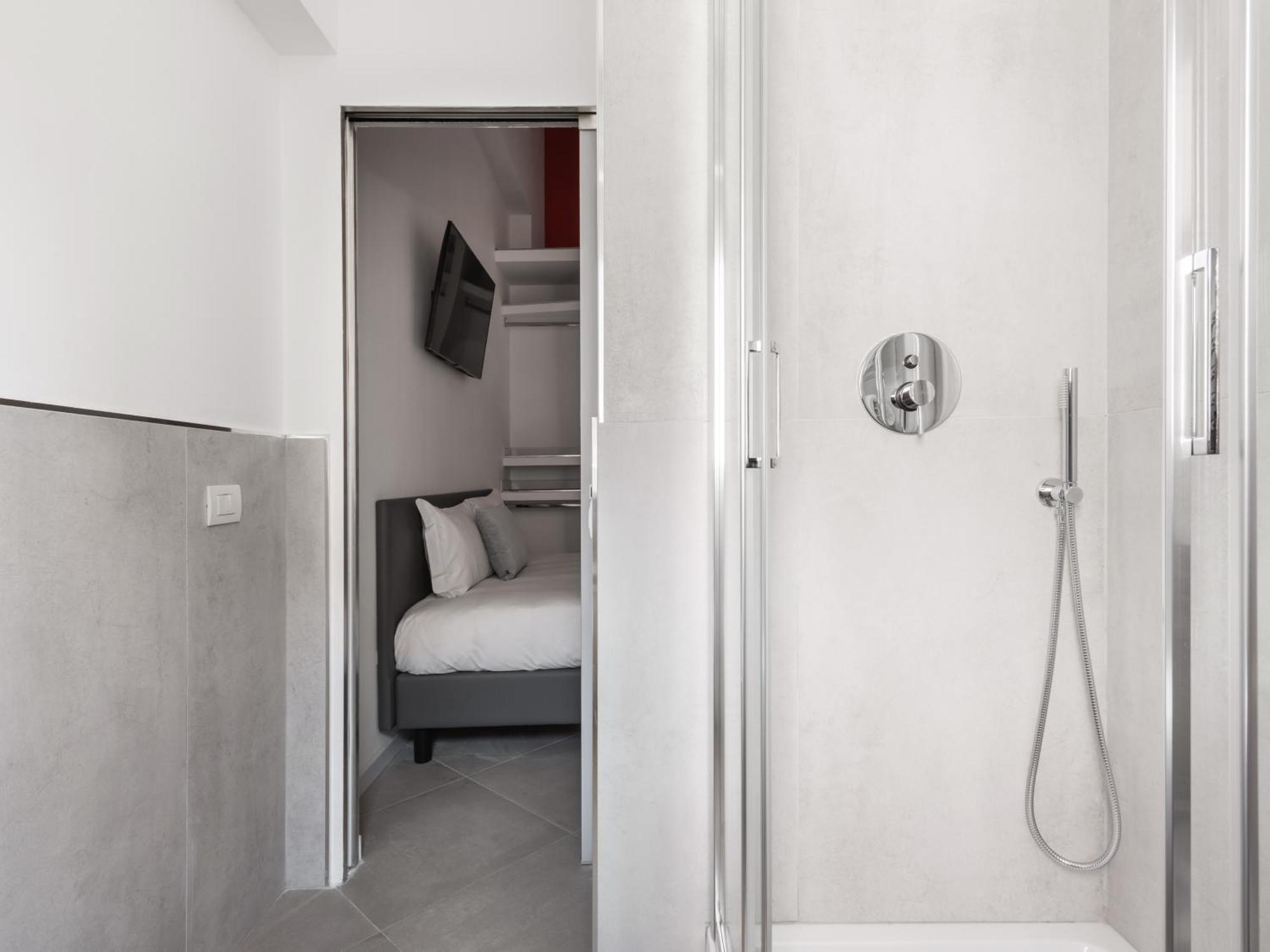 Medium Room Extra Single Bed