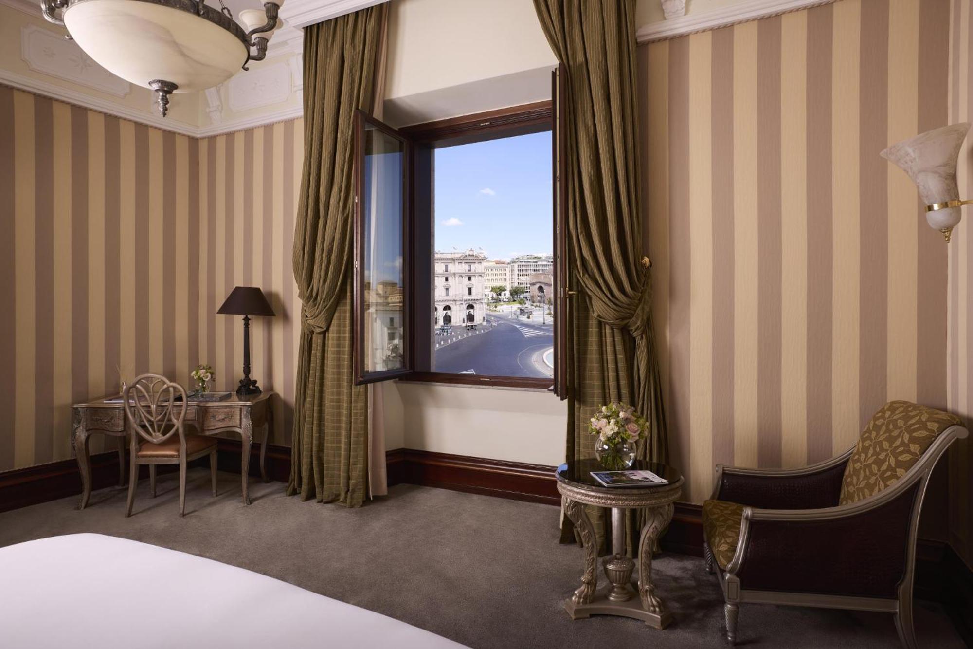 Junior Suite Piazza View