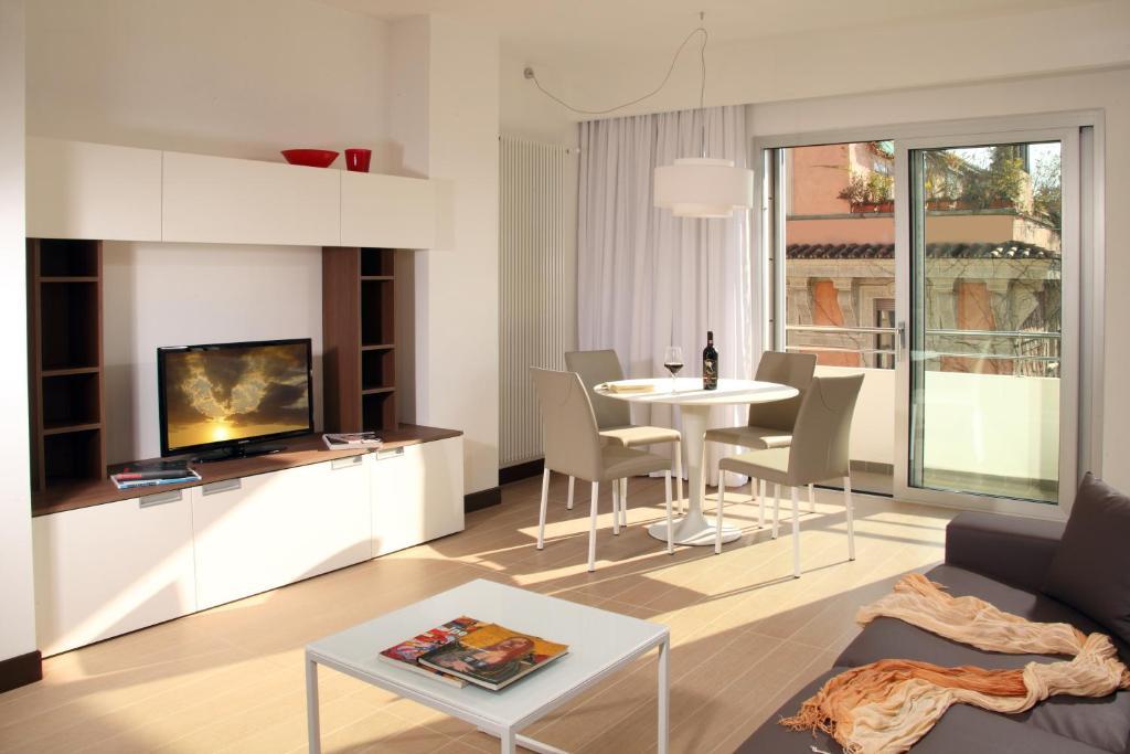 Suite with Kitchenette,52231268:JPEG