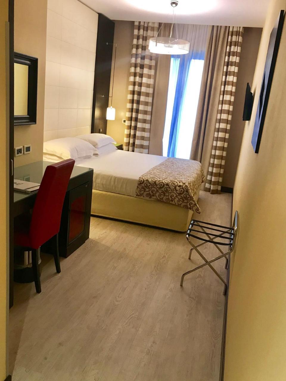 Standard Queen Room