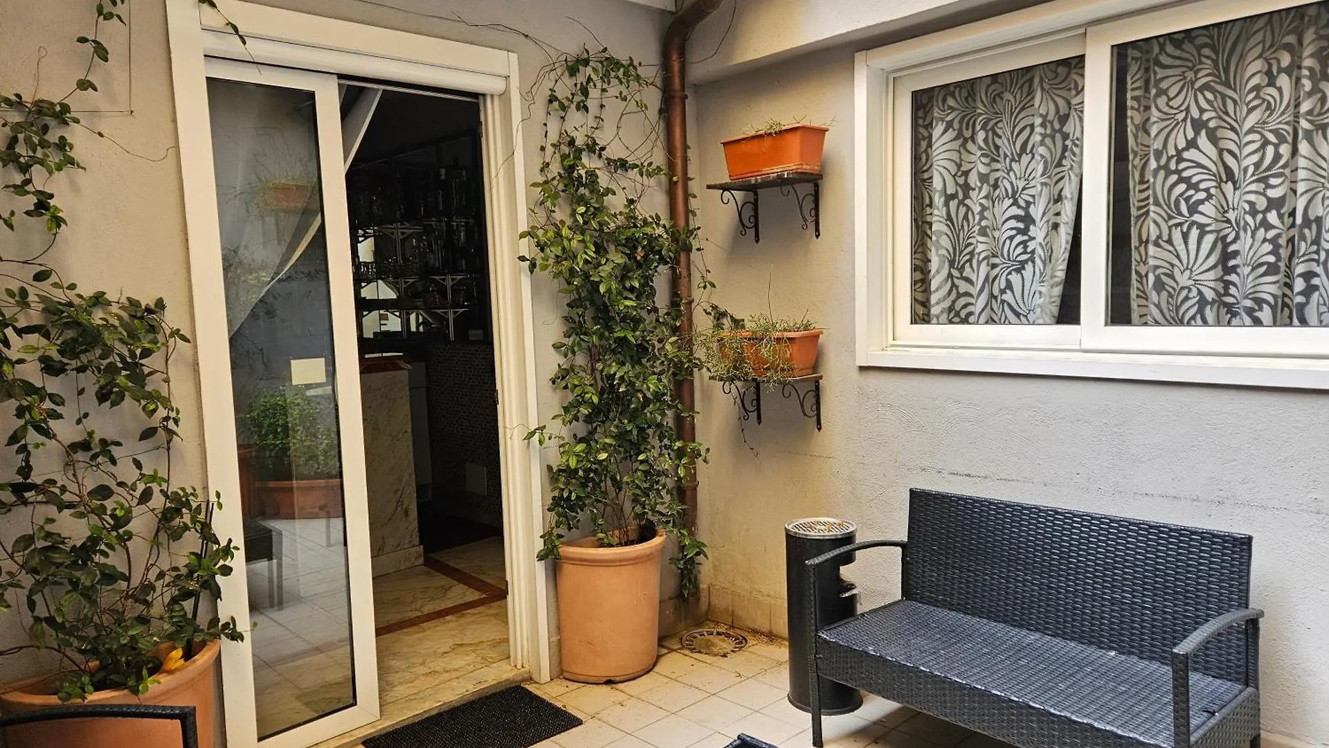 Hotel Anfiteatro Flavio Roma | AGGIORNATO PER 2026 | hotel-lusso.com